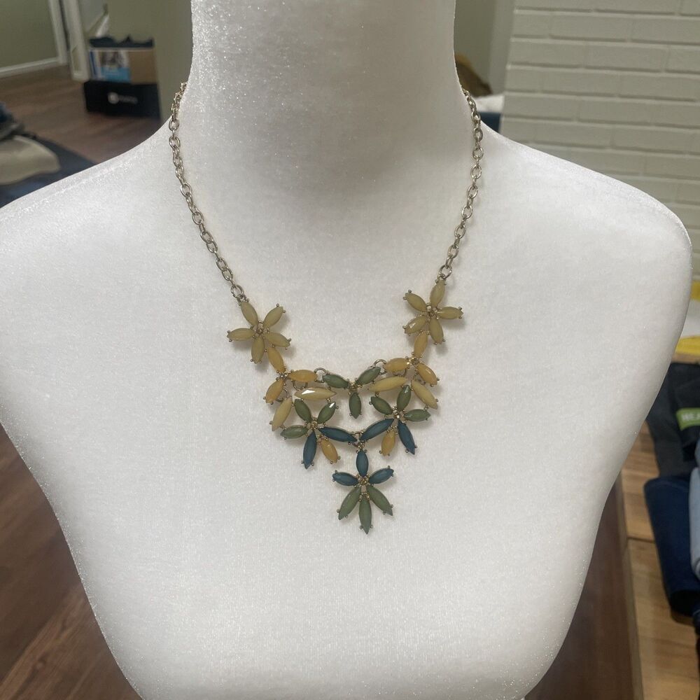 Flower Cluster Necklace Gold Tone Chain Flower Pattern